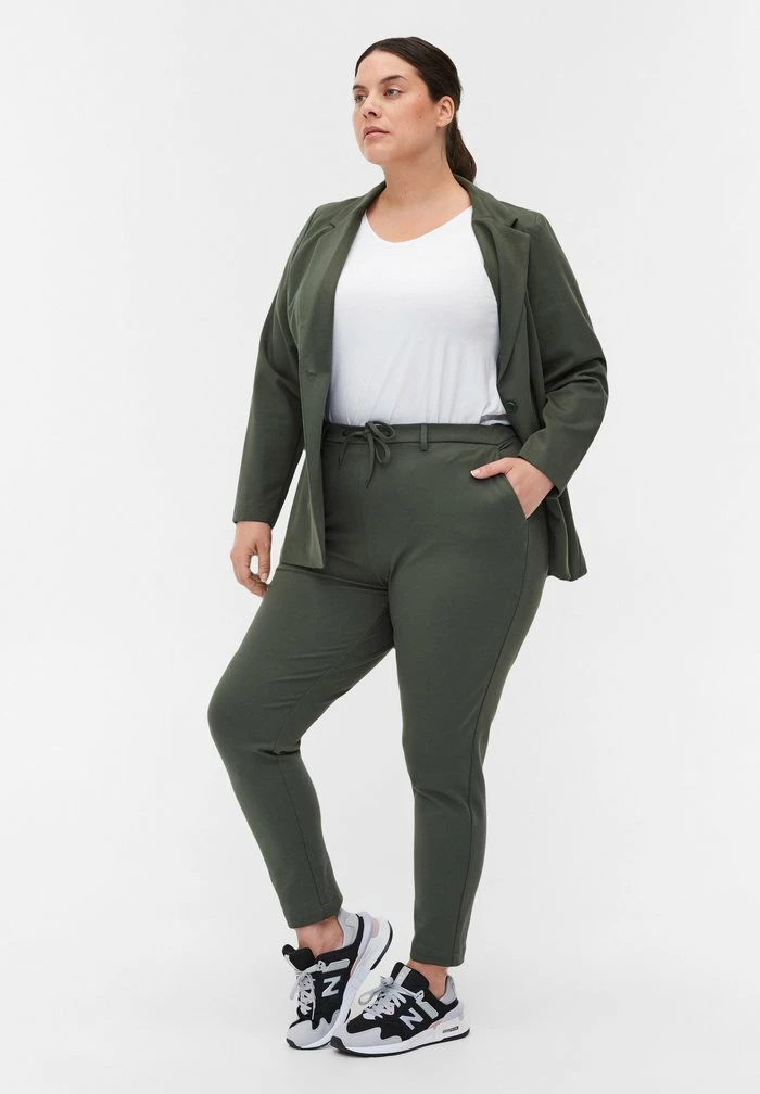 Zizzi MIT KNOPF UND DEKORATION - Blazer - Thyme 2 Zizzi MIT KNOPF UND DEKORATION - Blazer - Thyme – Image 2