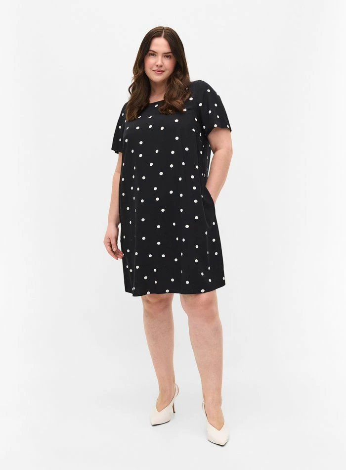 Zizzi SHORT SLEEVED FLORAL - Robe De Jour - Black Dot 1 Zizzi SHORT SLEEVED FLORAL - Robe De Jour - Black Dot