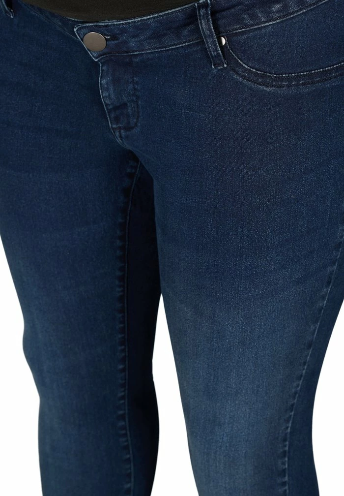 Zizzi AUS CHUNG - Jean Slim - Dark Blue Denim 5 Zizzi AUS CHUNG - Jean Slim - Dark Blue Denim – Image 5