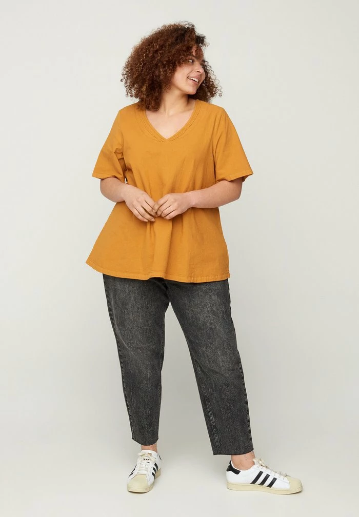 Zizzi Blouse - Buckthorn Brown 2 Zizzi Blouse - Buckthorn Brown – Image 2