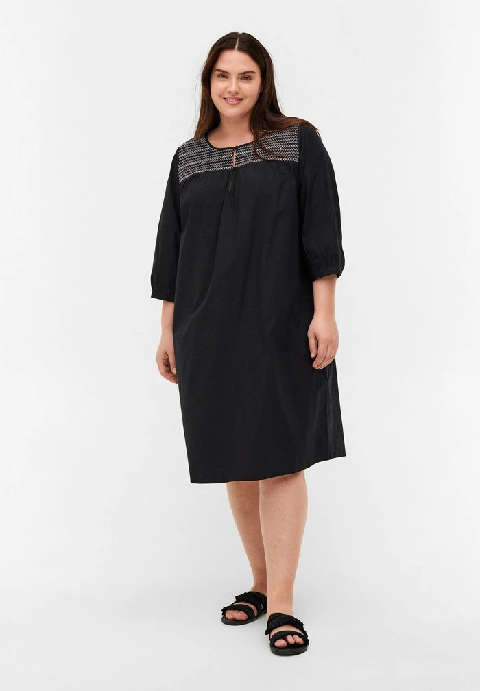 Zizzi MIT SMOCK UND A-LINIE - Robe De Jour - Black 2 Zizzi MIT SMOCK UND A-LINIE - Robe De Jour - Black – Image 2