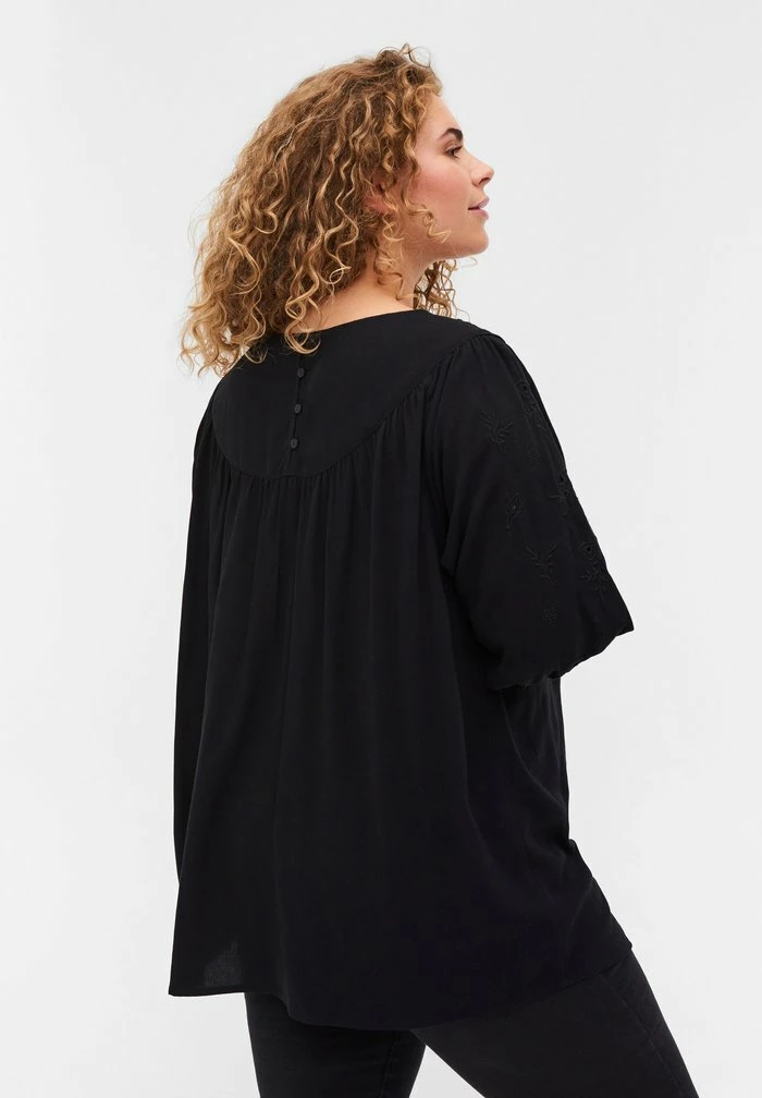 Zizzi MED BRODERI - Blouse - Black 2 Zizzi MED BRODERI - Blouse - Black – Image 2