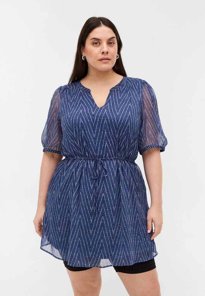 Zizzi Blouse - Blue Indigo Aop 3 Zizzi Blouse - Blue Indigo Aop – Image 3