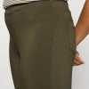 Zizzi JABELONE CAPRI - Short - Olive Night -France Zizzi Soldes 2022 299fde6343d2403a91fcbdd75271a338