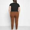 Zizzi JANN AMY - Jeans Skinny - Brown 7 Zizzi JANN AMY - Jeans Skinny - Brown -France Zizzi Soldes 2022 2f4953fe15f04f8499f0aaf1d237142c