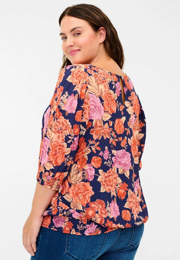 Zizzi BLOMSTRET BLUSE I VISKOSE MED SMOCK - Blouse - Vintage Aop 3 Zizzi BLOMSTRET BLUSE I VISKOSE MED SMOCK - Blouse - Vintage Aop – Image 3