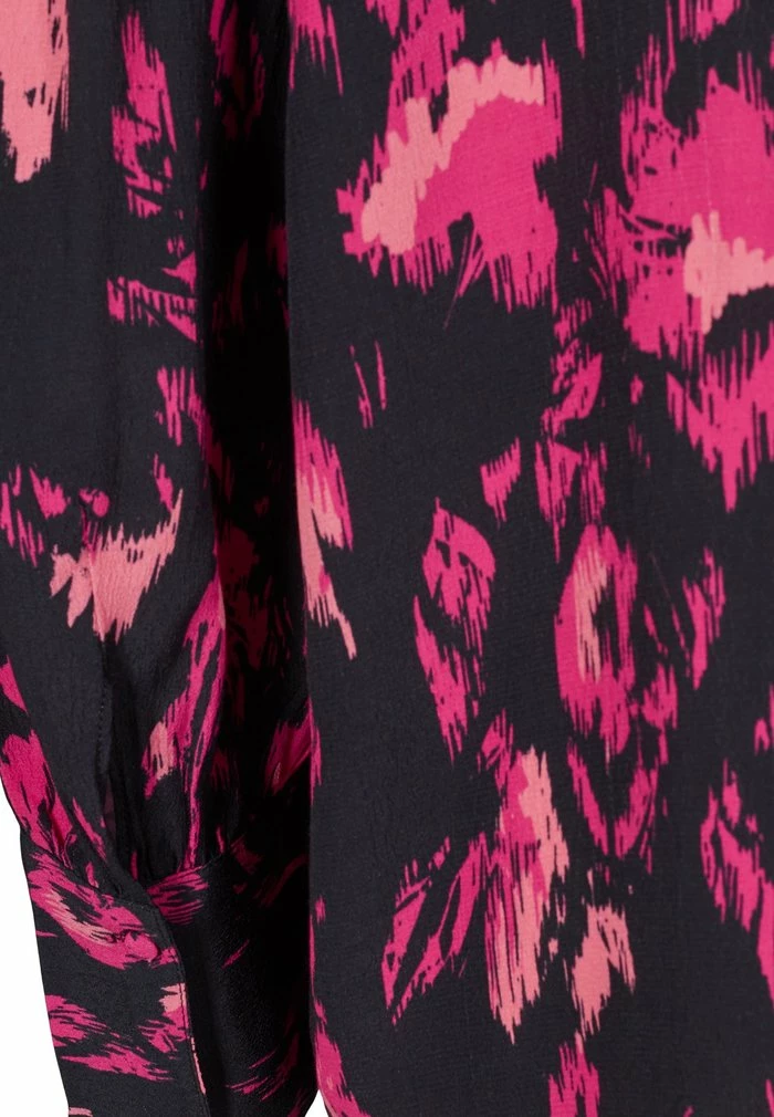 Zizzi Blouse - Black Pink Aop 4 Zizzi Blouse - Black Pink Aop – Image 4