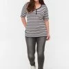 Zizzi T-shirt Imprimé - Blue Rose Stripe -France Zizzi Soldes 2022 4b4b45d903e0484c8ae1aec9f8ddd1a3