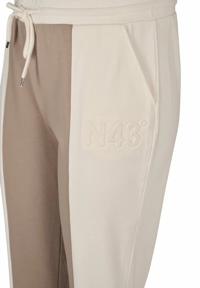 Zizzi COLOURBLOCK - Pantalon De Survêtement - Timber Wolf Birch 4 Zizzi COLOURBLOCK - Pantalon De Survêtement - Timber Wolf Birch – Image 4