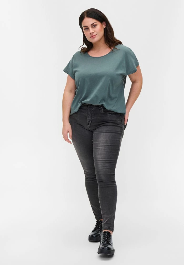 Zizzi T-shirt Basique - Green 2 Zizzi T-shirt Basique - Green – Image 2