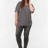 Zizzi MIT BLUMENPRINT - Blouse - Black W. White Dot -France Zizzi Soldes 2022 59c23947718a491bab27a47208e26a73
