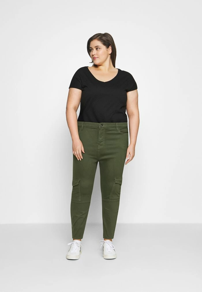 Zizzi JYUKI ANKLE PANT - Pantalon Classique - Army Green 2 Zizzi JYUKI ANKLE PANT - Pantalon Classique - Army Green – Image 2