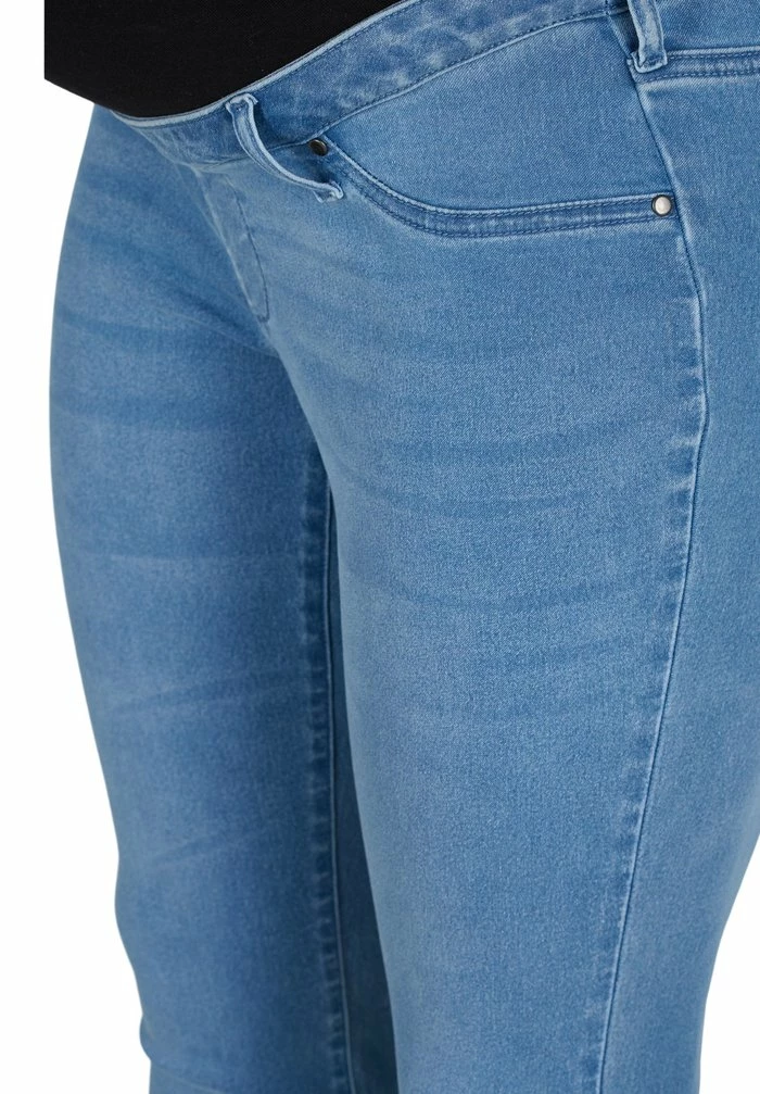 Zizzi AUS CHUNG - Jean Slim - Light Blue Denim 5 Zizzi AUS CHUNG - Jean Slim - Light Blue Denim – Image 5