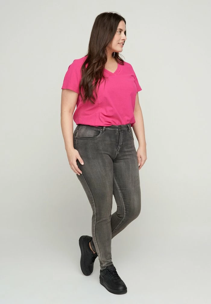 Zizzi MIT V-AUSSCHNITT - Blouse - Fuchsia Purple 2 Zizzi MIT V-AUSSCHNITT - Blouse - Fuchsia Purple – Image 2