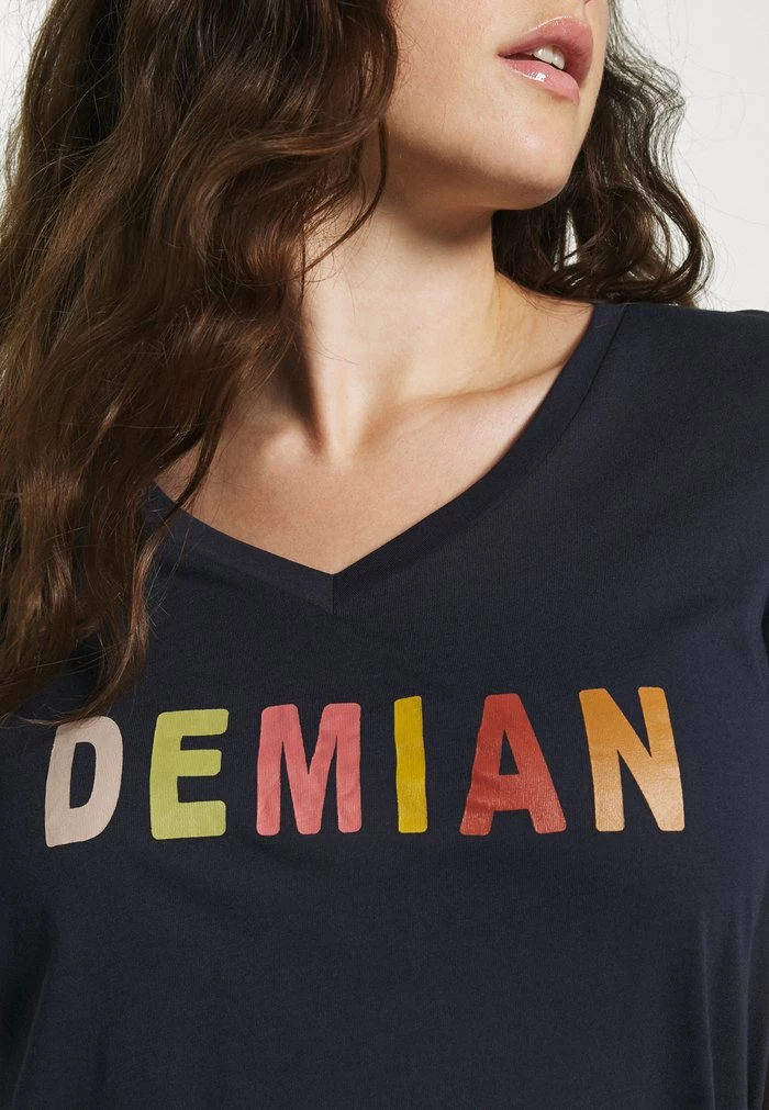 Zizzi FIERCE STRAIGHT TEE - T-shirt Imprimé - Night Sky 5 Zizzi FIERCE STRAIGHT TEE - T-shirt Imprimé - Night Sky – Image 5