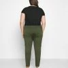 Zizzi JYUKI ANKLE PANT - Pantalon Classique - Army Green 7 Zizzi JYUKI ANKLE PANT - Pantalon Classique - Army Green -France Zizzi Soldes 2022 9488afc815a2442e8e7af059f76f9694