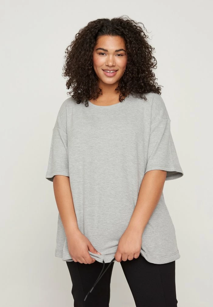 Zizzi T-shirt Imprimé - Light Grey Melange 1 Zizzi T-shirt Imprimé - Light Grey Melange