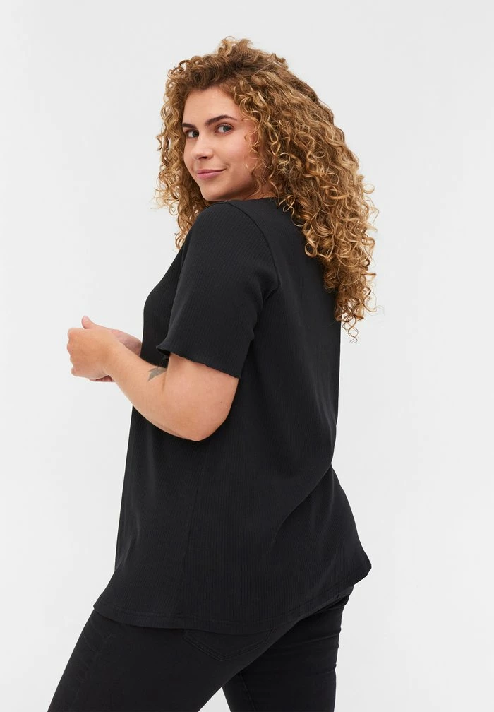 Zizzi T-shirt Basique - Black 3 Zizzi T-shirt Basique - Black – Image 3