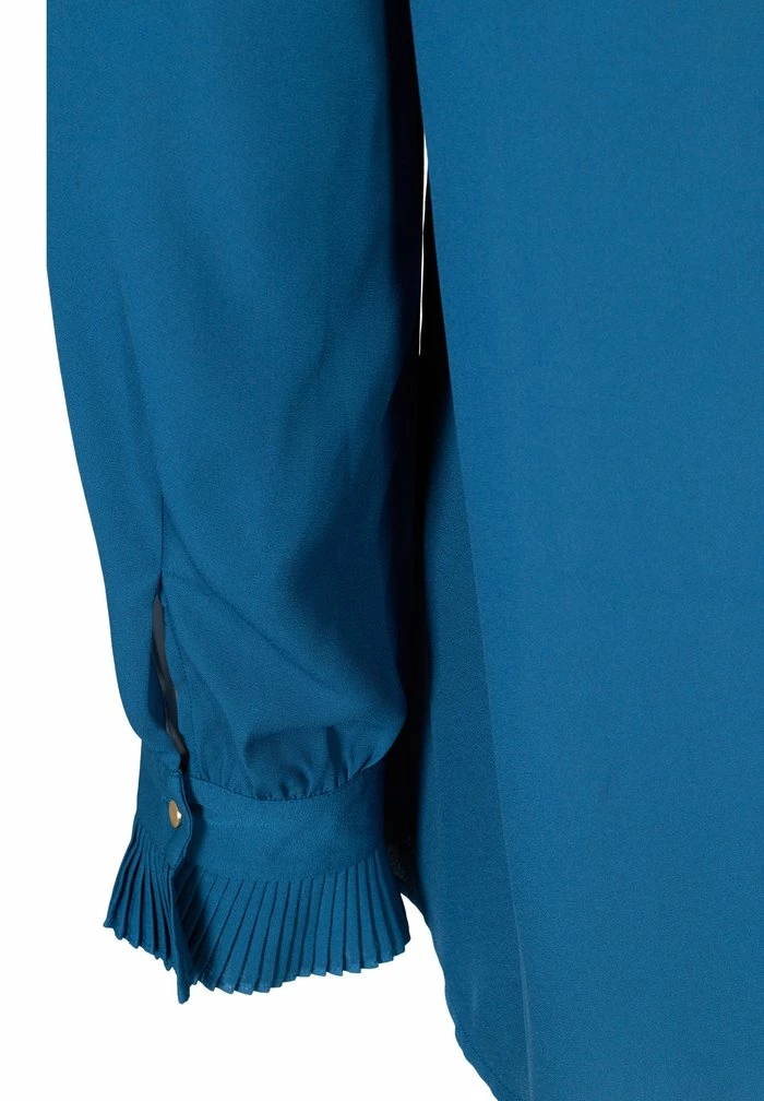 Zizzi PLISSE - Blouse - Blue 6 Zizzi PLISSE - Blouse - Blue – Image 6