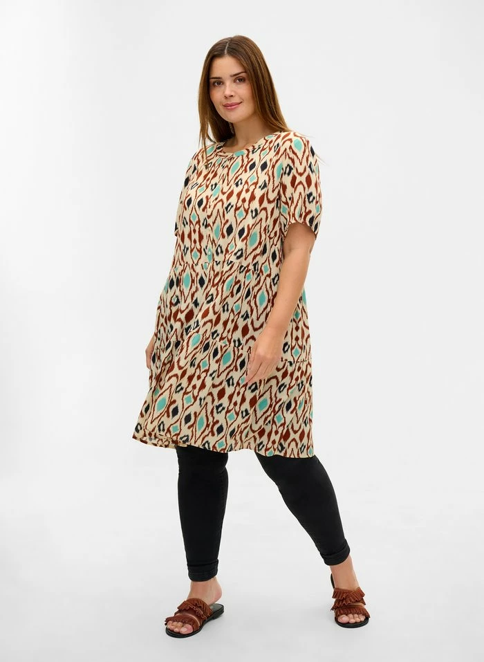 Zizzi Robe De Jour - Beige 2 Zizzi Robe De Jour - Beige – Image 2