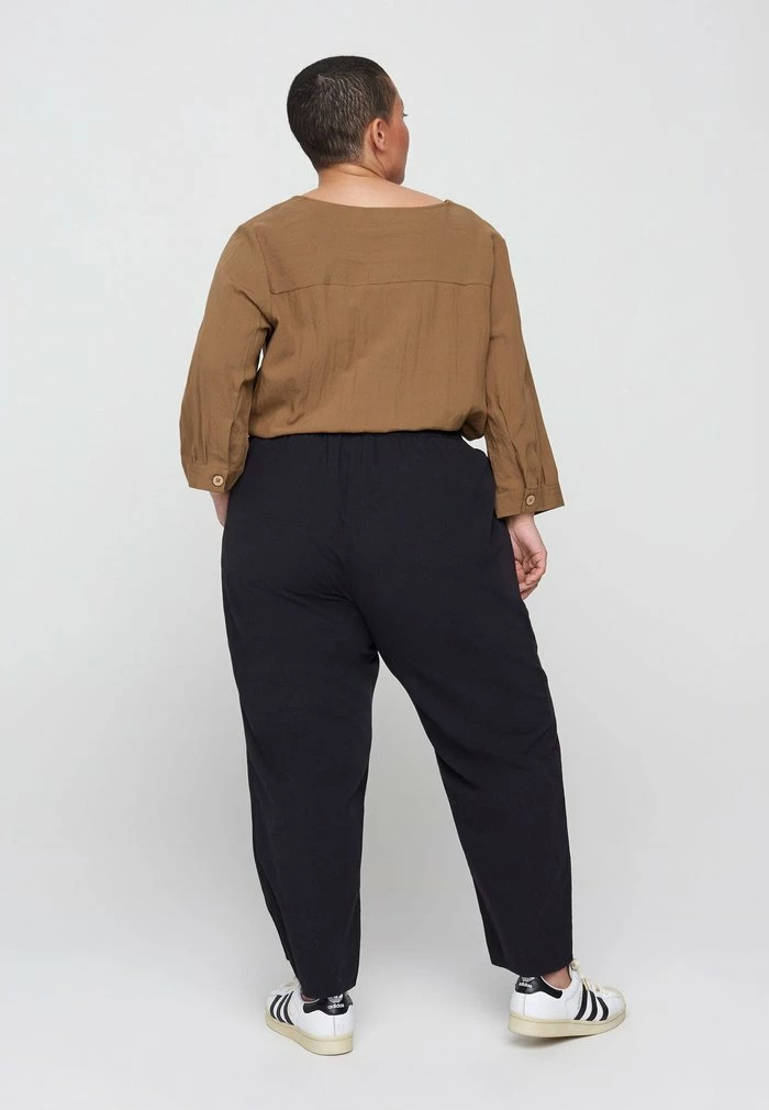 Zizzi Pantalon Classique - Black 2 Zizzi Pantalon Classique - Black – Image 2