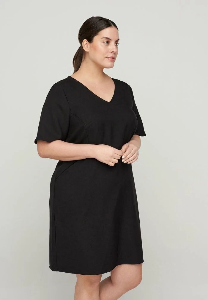 Zizzi MIT V-AUSSCHNITT - Robe De Jour - Black 1 Zizzi MIT V-AUSSCHNITT - Robe De Jour - Black