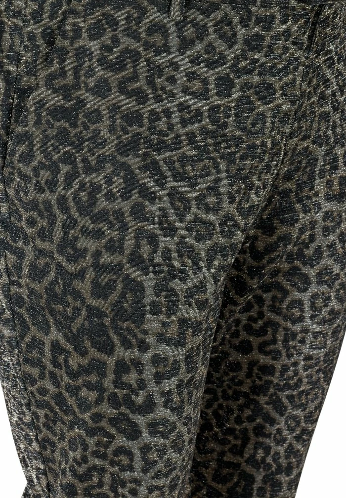 Zizzi MIT GLITZER UND LEOPARDENPRINT - Chino - Lurex Leo 4 Zizzi MIT GLITZER UND LEOPARDENPRINT - Chino - Lurex Leo – Image 4