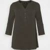 Zizzi VVIVU TUNIC - Blouse - Khaki -France Zizzi Soldes 2022 c7fba9c3d98a4706a8bc4b912047dd51