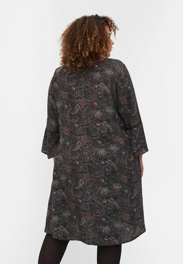 Zizzi Robe De Jour - Green Paisley 3 Zizzi Robe De Jour - Green Paisley – Image 3