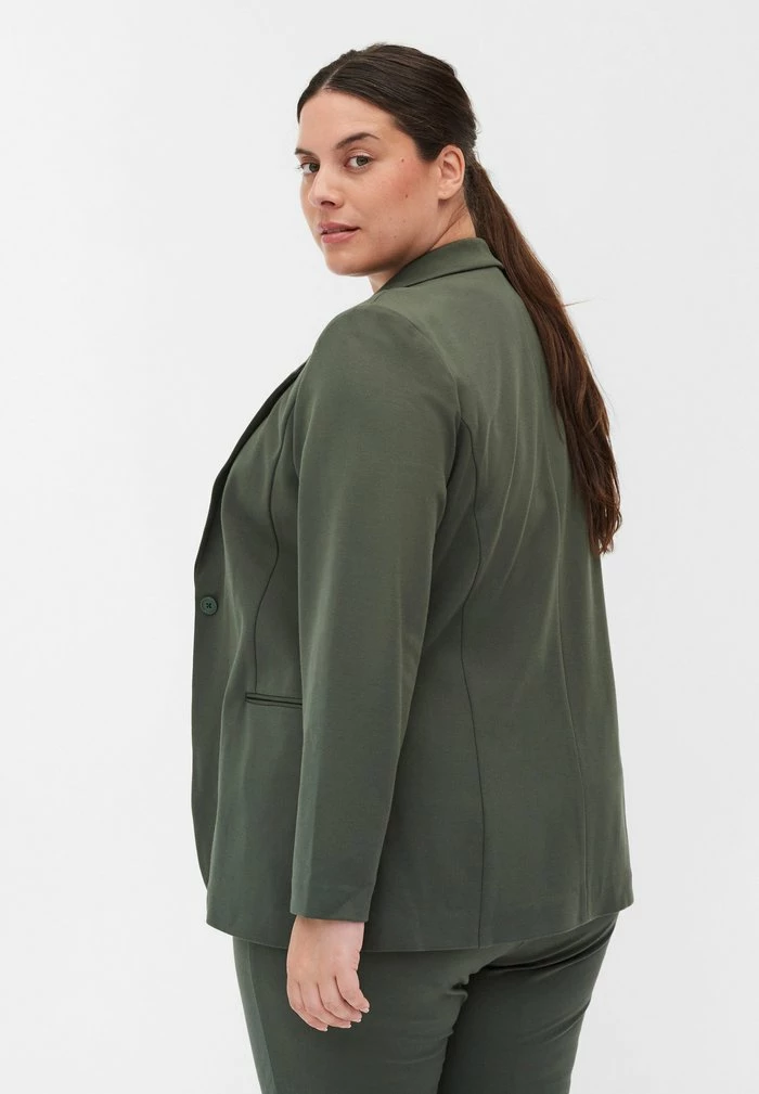 Zizzi MIT KNOPF UND DEKORATION - Blazer - Thyme 3 Zizzi MIT KNOPF UND DEKORATION - Blazer - Thyme – Image 3
