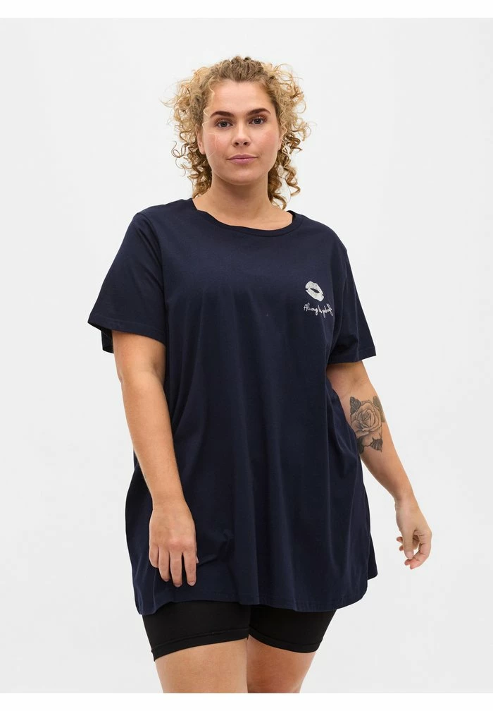 Zizzi OVERSIZE AUS - Haut De Pyjama - Night Sky Lips 1 Zizzi OVERSIZE AUS - Haut De Pyjama - Night Sky Lips