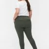 Zizzi CROPPED BUKSER MED LOMMER OG JUSTERBAR SNØRER - Pantalon De Survêtement - Thyme 7 Zizzi CROPPED BUKSER MED LOMMER OG JUSTERBAR SNØRER - Pantalon De Survêtement - Thyme -France Zizzi Soldes 2022 d75ae2c0ad8b452198e8b9d6c976b607