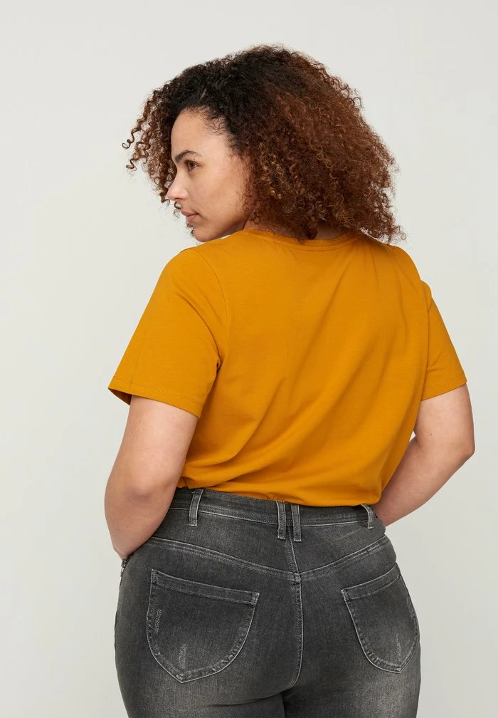Zizzi T-shirt Basique - Brown 3 Zizzi T-shirt Basique - Brown – Image 3
