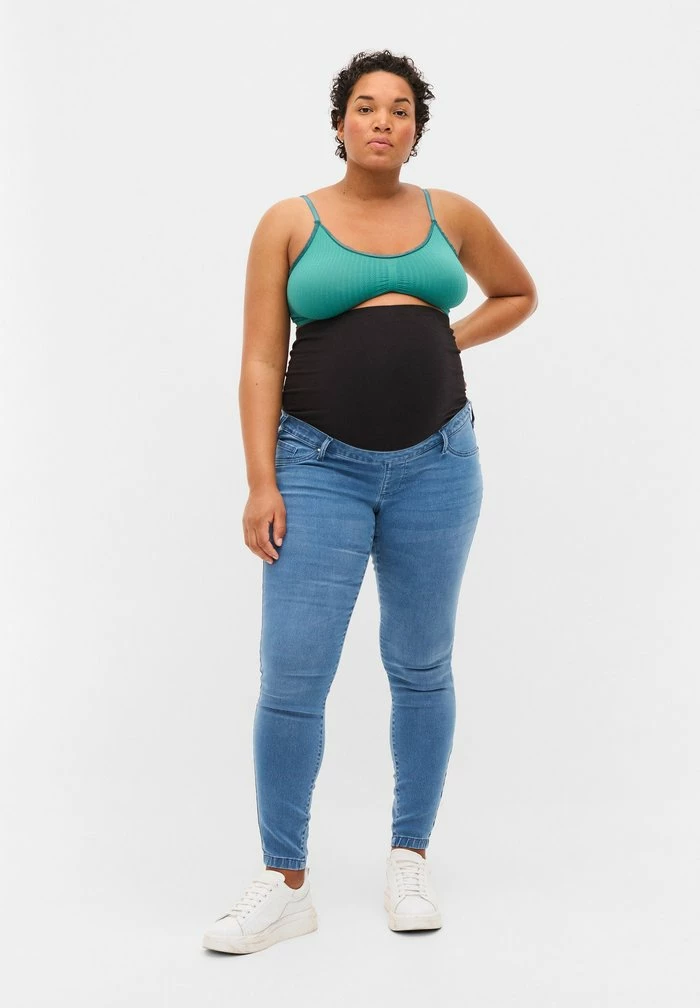 Zizzi AUS CHUNG - Jean Slim - Light Blue Denim 1 Zizzi AUS CHUNG - Jean Slim - Light Blue Denim