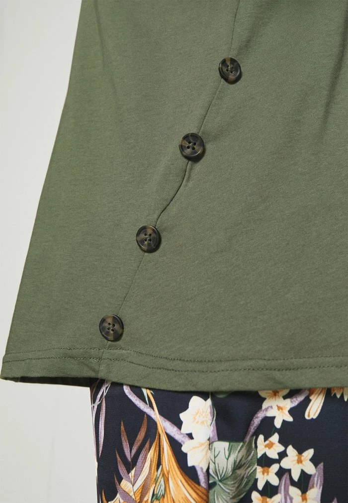 Zizzi EFANNEY BUTTON TEE - T-shirt Basique - Thyme 4 Zizzi EFANNEY BUTTON TEE - T-shirt Basique - Thyme – Image 4