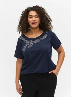 Zizzi KURZARM MIT DEKORATIVEN STEINEN - T-shirt Imprimé - Navy Blazer Stone