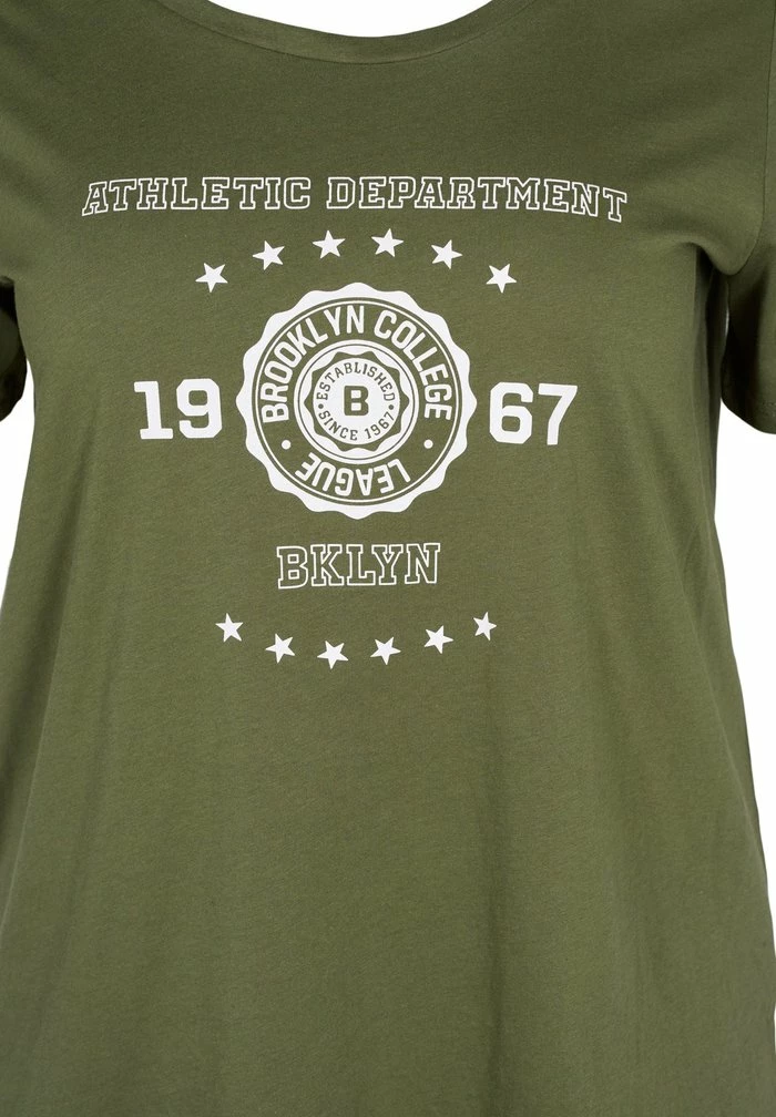 Zizzi T-shirt Imprimé - Ivy Green Athletic 6 Zizzi T-shirt Imprimé - Ivy Green Athletic – Image 6