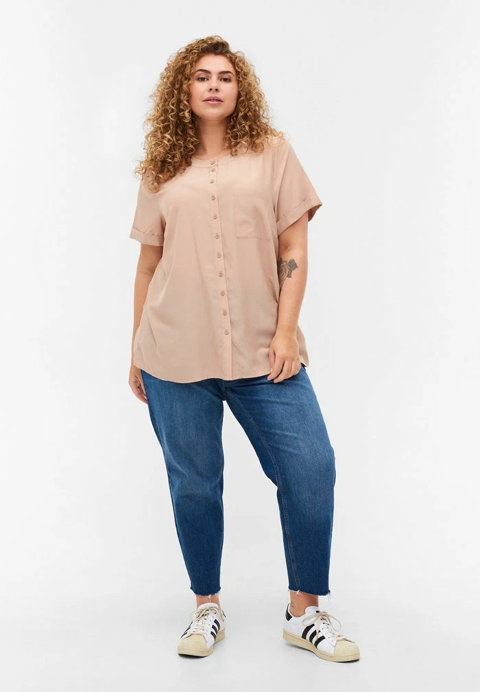 Zizzi MED RUND HALSUDSKÆRING - Chemisier - Beige 2 Zizzi MED RUND HALSUDSKÆRING - Chemisier - Beige – Image 2