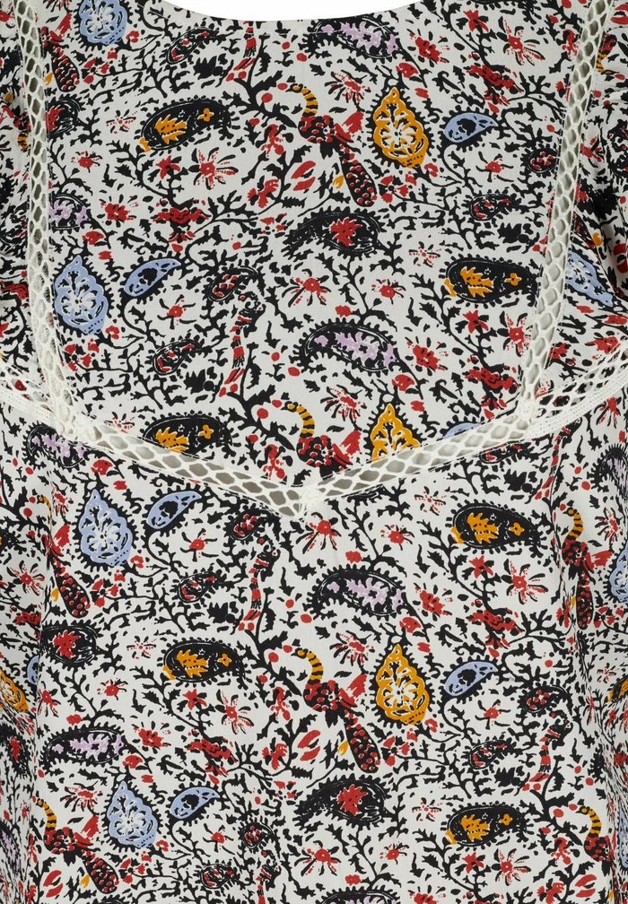 Zizzi MED KORTE ÆRMER - Blouse - Powder Puff Aop 5 Zizzi MED KORTE ÆRMER - Blouse - Powder Puff Aop – Image 5